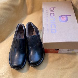 Bionica Coast Leather Slip-on shoes size 8 Black with box